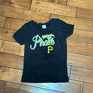 Black V-neck women’s size large Pittsburgh Pirates T-shirt